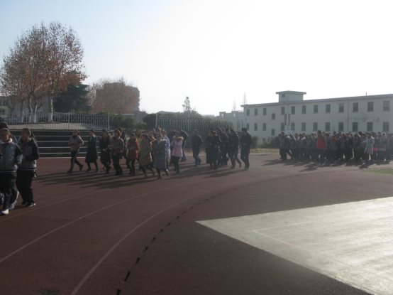 \\Hscjzx\学校照片\2017下\12.25冬季长跑启动\IMG_6118.JPG