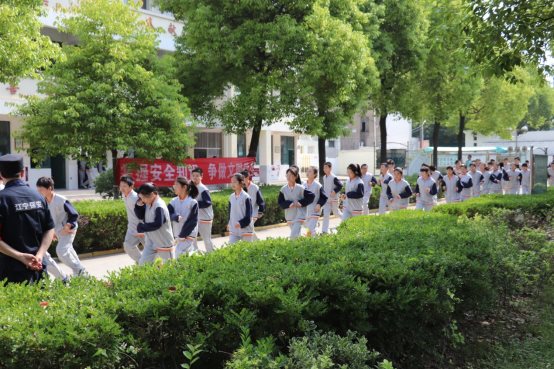 \\10.162.32.248\学校照片\学校照片\2020年下\5.22地震演练\IMG_3095.JPG