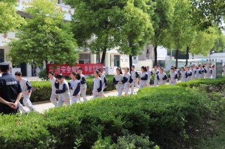 \\10.162.32.248\学校照片\学校照片\2020年下\5.22地震演练\IMG_3095.JPG