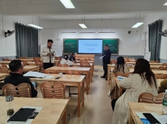 一群人在餐厅里

AI 生成的内容可能不正确。