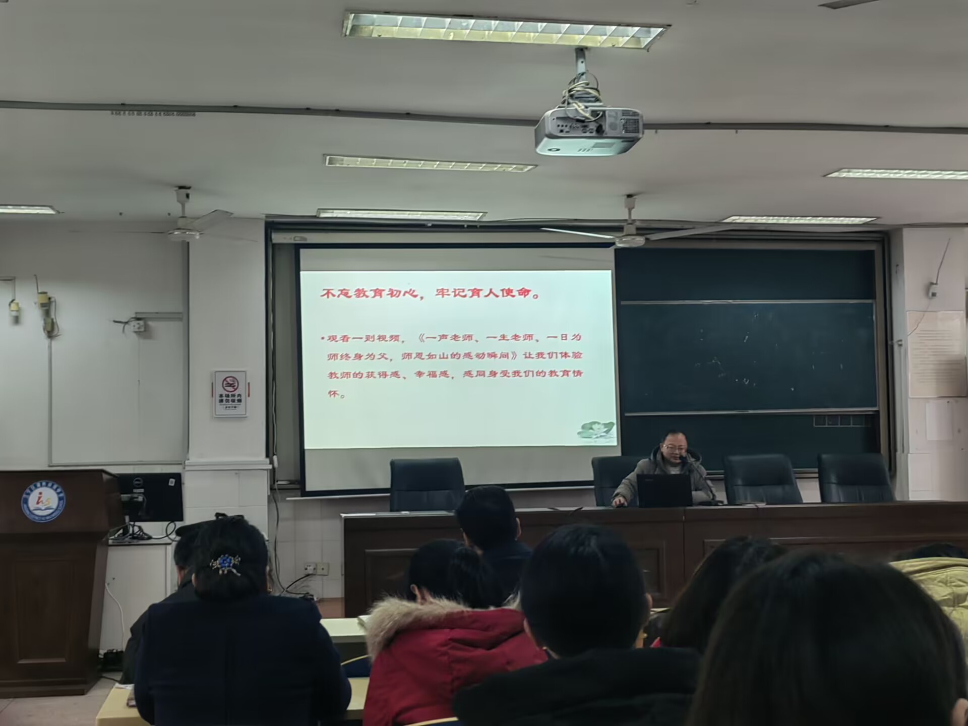 郑朝刚.jpg